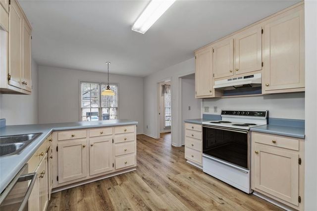 1310 Cobblestone Lane, Woodstock, GA 30189