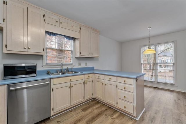 1310 Cobblestone Lane, Woodstock, GA 30189