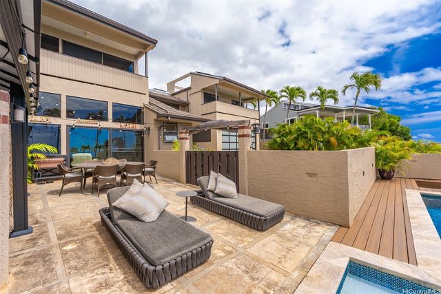 1868 Kihi Street, Honolulu, HI 96821