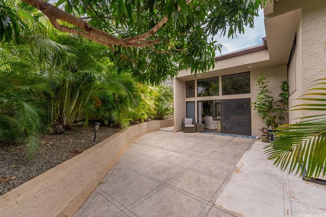1868 Kihi Street, Honolulu, HI 96821