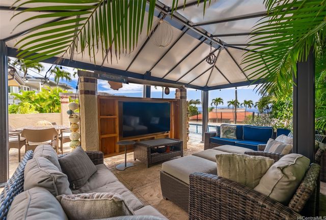 1868 Kihi Street, Honolulu, HI 96821