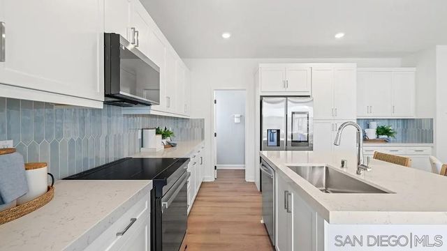 379 Honeysuckle, Oceanside, CA 92057
