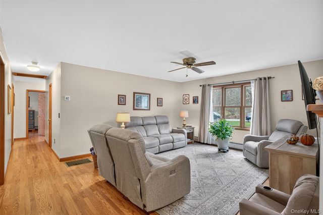 10 Carly Drive, Highland, NY 12528