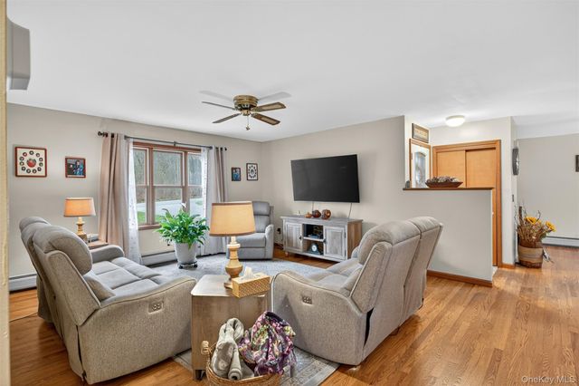 10 Carly Drive, Highland, NY 12528