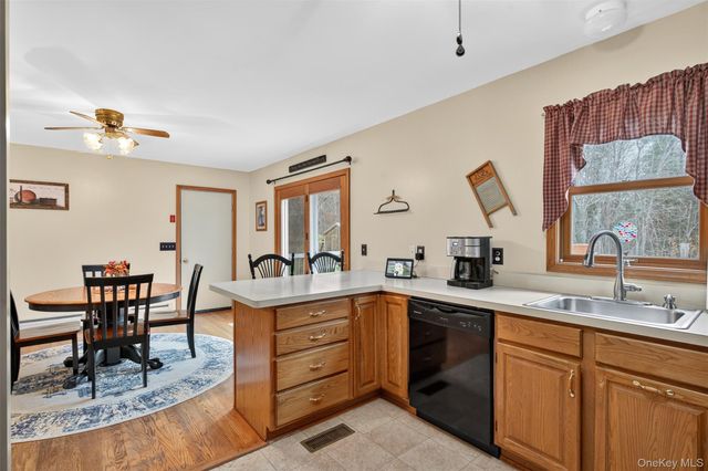 10 Carly Drive, Highland, NY 12528