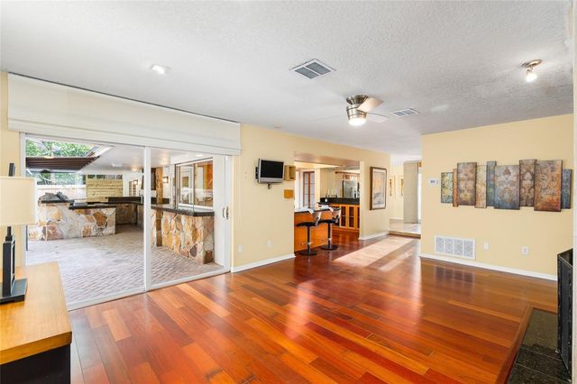 631 GILLETTE AVENUE, Temple Terrace, FL 33617