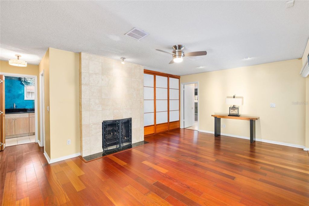 Image 14 of property listing at 631 GILLETTE AVENUE, Temple Terrace, FL 33617