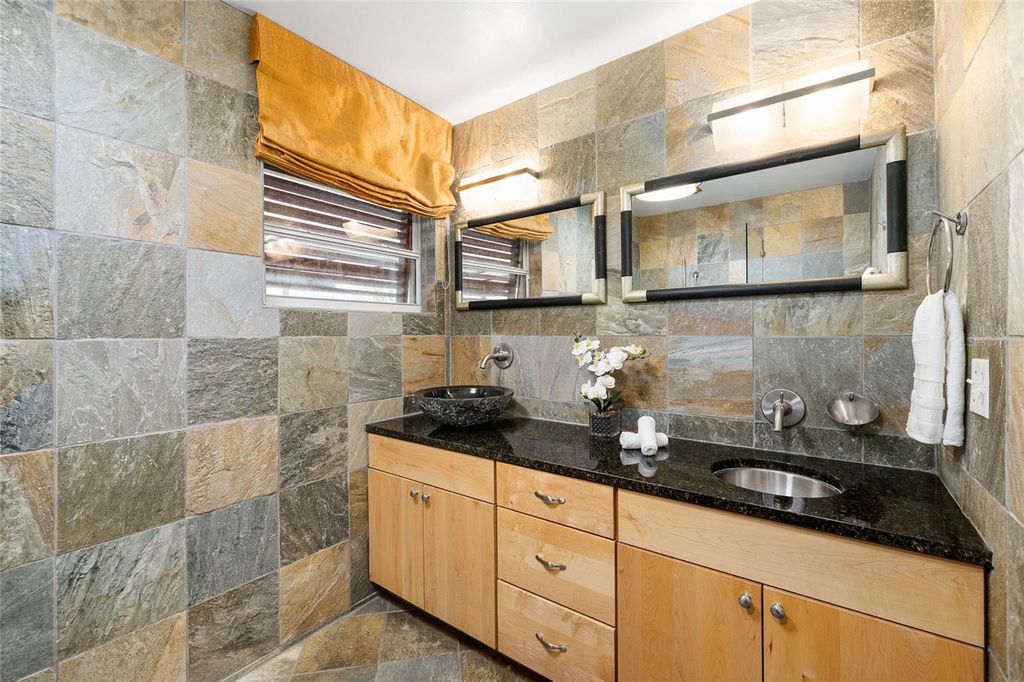 Image 27 of property listing at 631 GILLETTE AVENUE, Temple Terrace, FL 33617