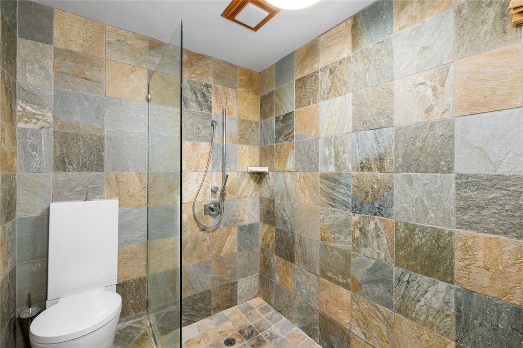 Image 28 of property listing at 631 GILLETTE AVENUE, Temple Terrace, FL 33617