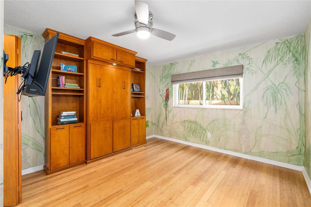 Image 35 of property listing at 631 GILLETTE AVENUE, Temple Terrace, FL 33617