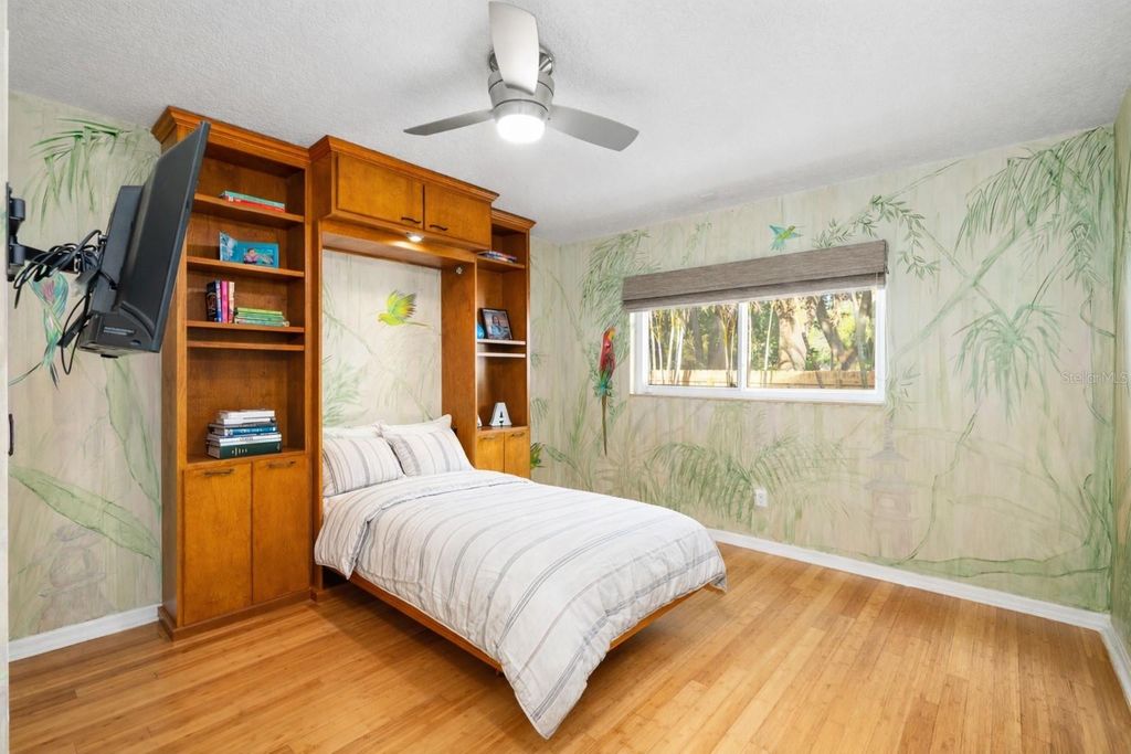 Image 36 of property listing at 631 GILLETTE AVENUE, Temple Terrace, FL 33617