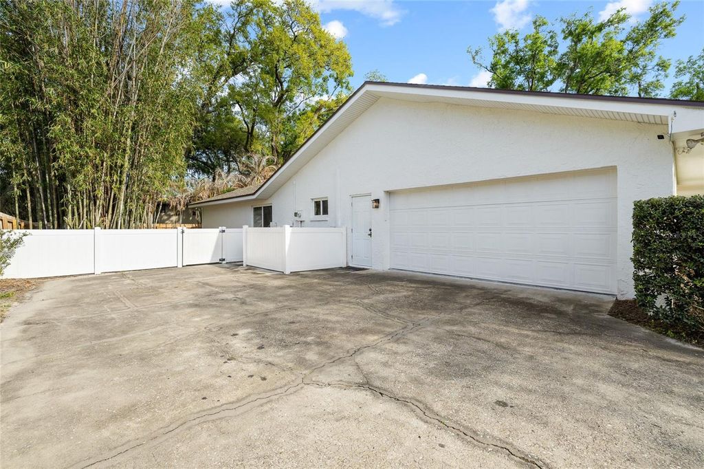 Image 5 of property listing at 631 GILLETTE AVENUE, Temple Terrace, FL 33617