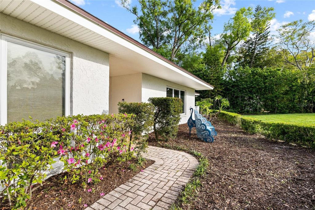 Image 6 of property listing at 631 GILLETTE AVENUE, Temple Terrace, FL 33617
