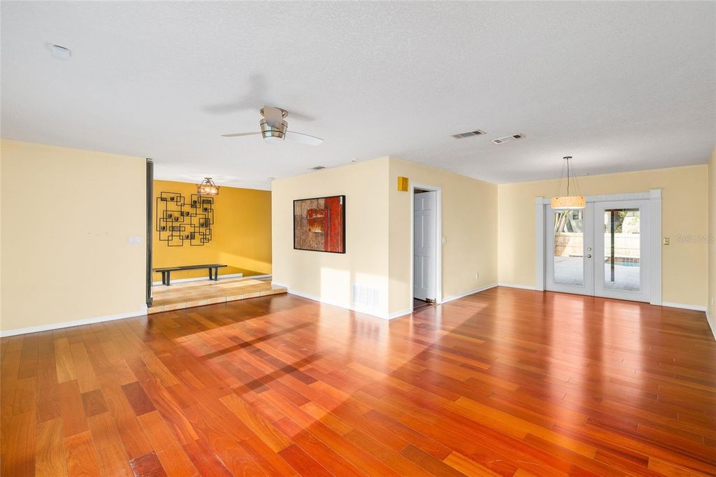 Image 10 of property listing at 631 GILLETTE AVENUE, Temple Terrace, FL 33617