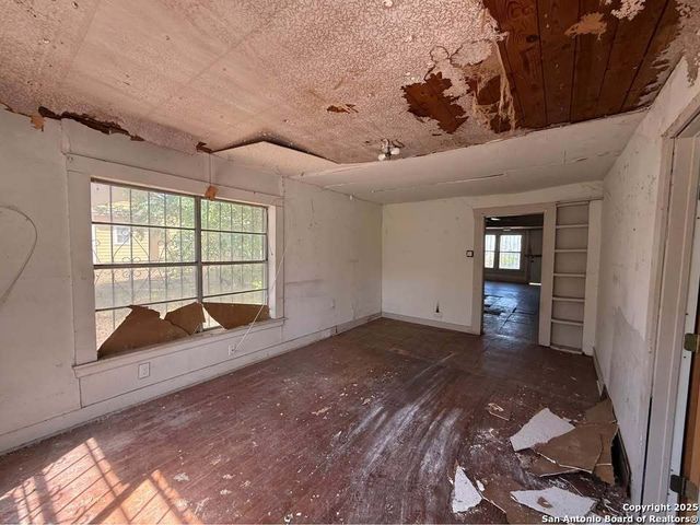 6618 Tupper, San Antonio, TX 78221