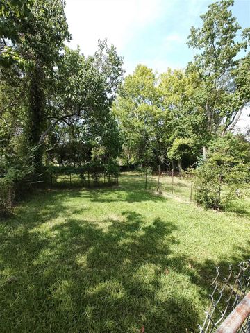 1640 Parry, Beaumont, TX 77703