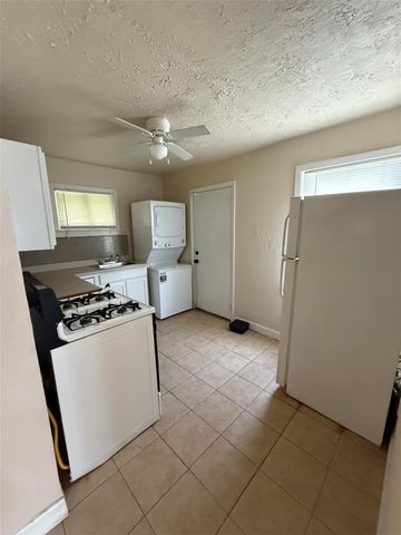 1640 Parry, Beaumont, TX 77703