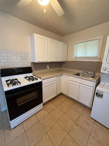 1640 Parry, Beaumont, TX 77703