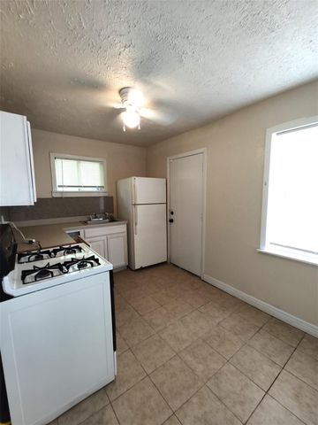 1640 Parry, Beaumont, TX 77703