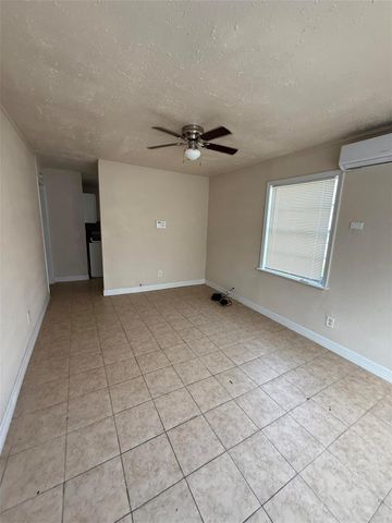 1640 Parry, Beaumont, TX 77703