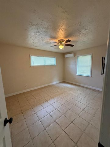 1640 Parry, Beaumont, TX 77703