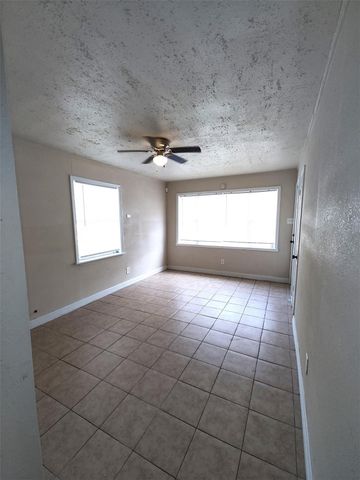 1640 Parry, Beaumont, TX 77703