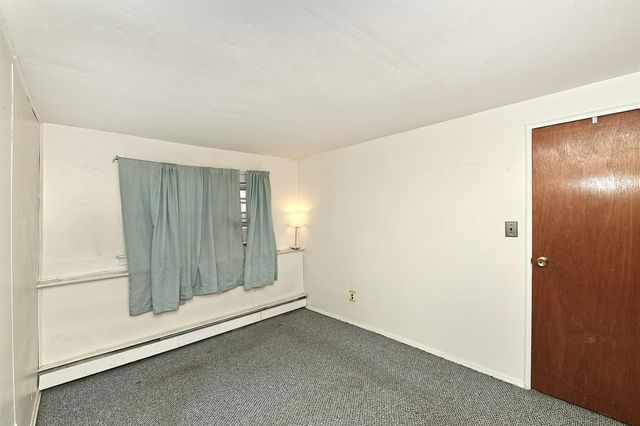 404 N Putnam Avenue, Lindenhurst, NY 11757