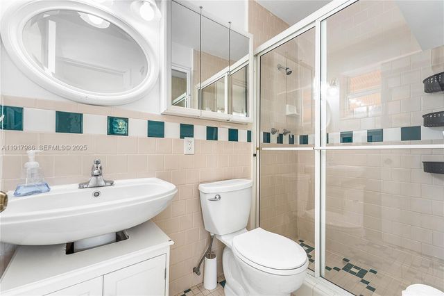 475 NW 46th Ter, Plantation, FL 33317