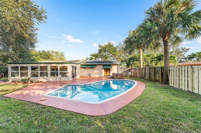 475 NW 46th Ter, Plantation, FL 33317