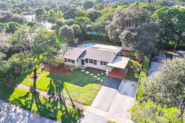 475 NW 46th Ter, Plantation, FL 33317