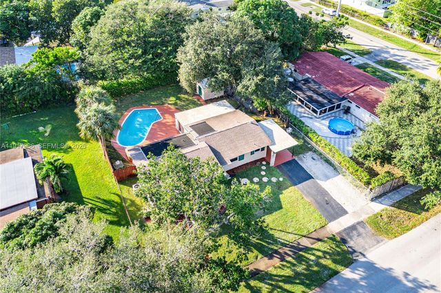 475 NW 46th Ter, Plantation, FL 33317