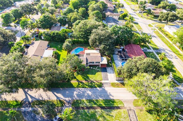 475 NW 46th Ter, Plantation, FL 33317