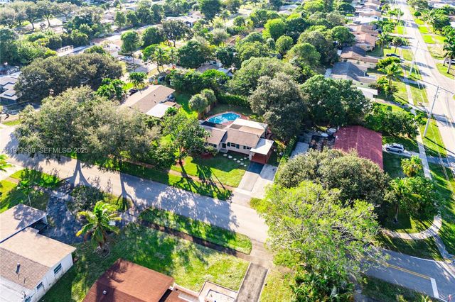 475 NW 46th Ter, Plantation, FL 33317