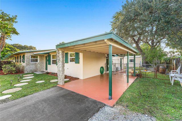 475 NW 46th Ter, Plantation, FL 33317