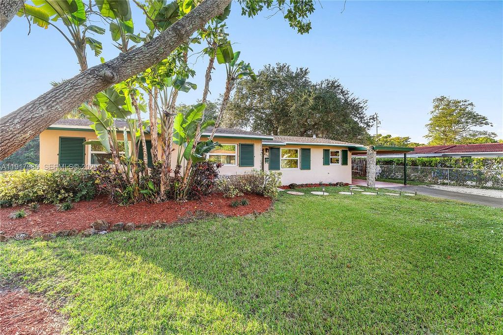 475 NW 46th Ter, Plantation, FL 33317