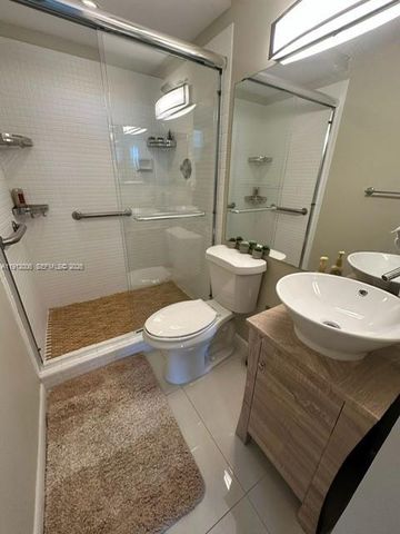 20515 E Country Club Drive 747, Aventura, FL 33180