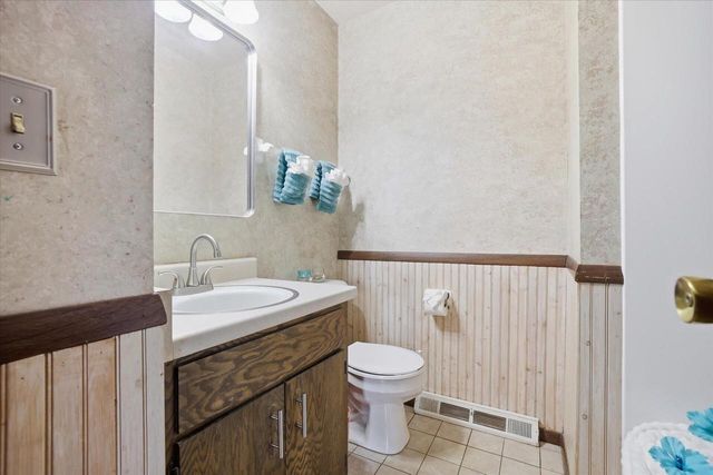 S70W16797 Hedgewood DRIVE, Muskego, WI 53150