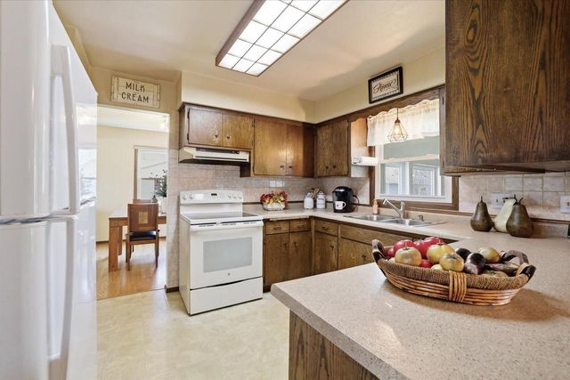 S70W16797 Hedgewood DRIVE, Muskego, WI 53150