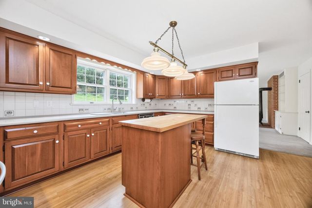 810 DOWLIN FORGE RD, Downingtown, PA 19335