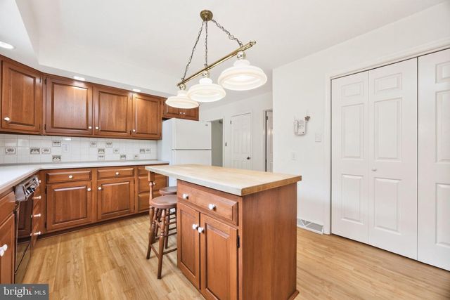 810 DOWLIN FORGE RD, Downingtown, PA 19335