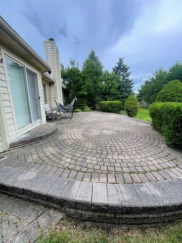 16193 Darlene Drive, Macomb, MI 48042