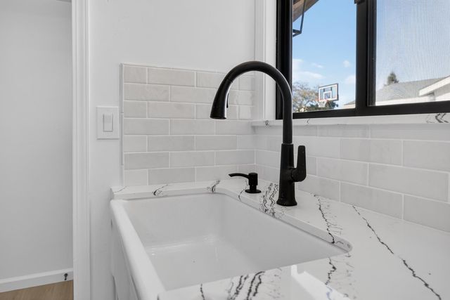 1214 Glenhurst Dr, Lodi, CA 95240