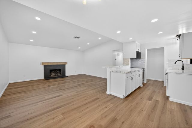 1214 Glenhurst Dr, Lodi, CA 95240