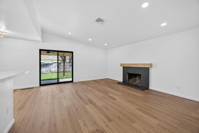 1214 Glenhurst Dr, Lodi, CA 95240