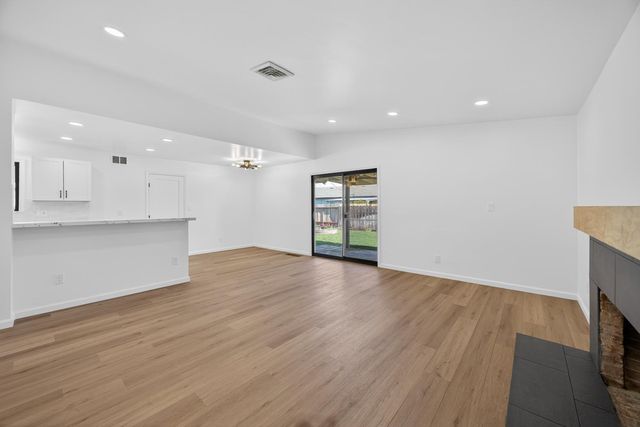 1214 Glenhurst Dr, Lodi, CA 95240