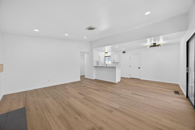 1214 Glenhurst Dr, Lodi, CA 95240