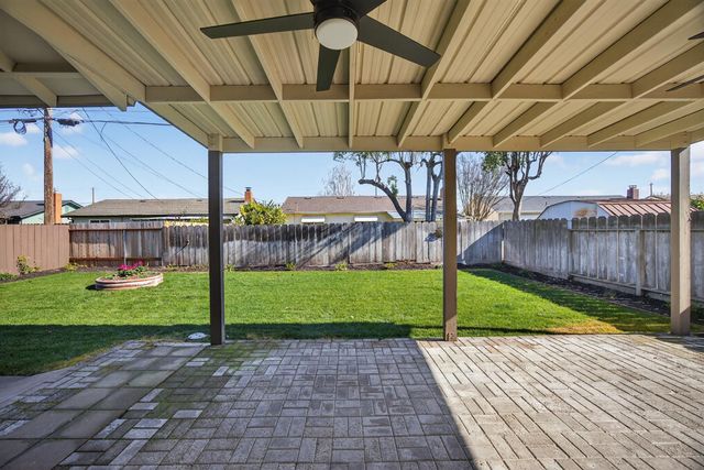 1214 Glenhurst Dr, Lodi, CA 95240