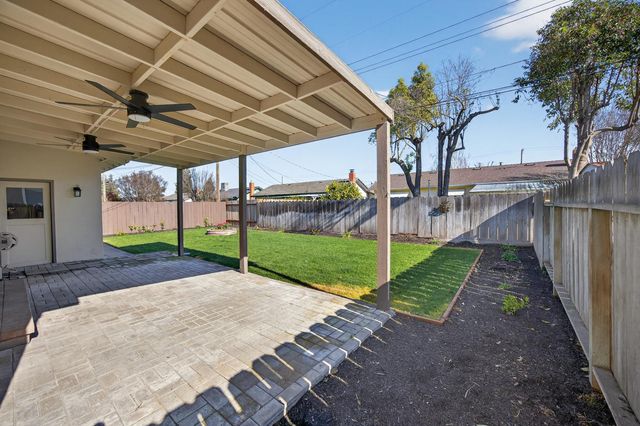 1214 Glenhurst Dr, Lodi, CA 95240