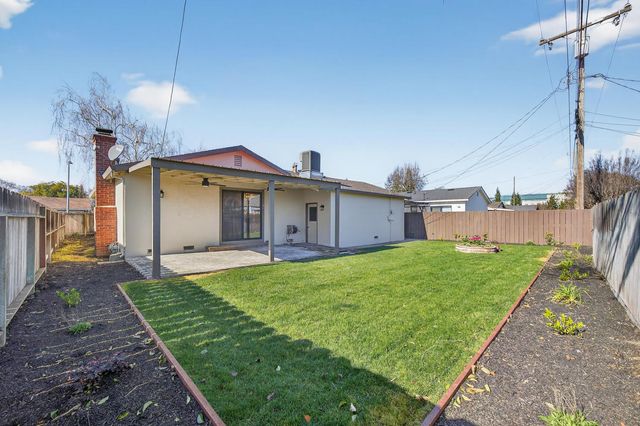 1214 Glenhurst Dr, Lodi, CA 95240