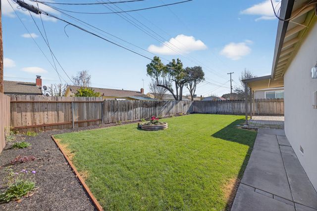 1214 Glenhurst Dr, Lodi, CA 95240